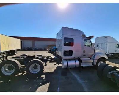 International LT625 Salvage Truck