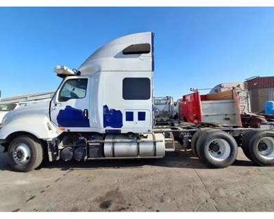 International LT625 Salvage Truck