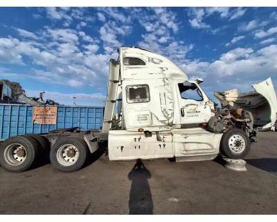 International LT625 Salvage Truck