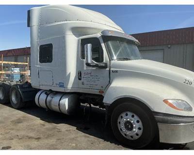 International LT625 Salvage Truck