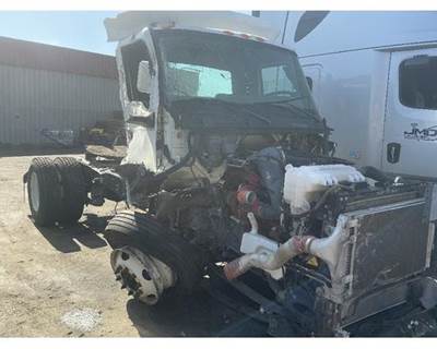 International LT625 Salvage Truck
