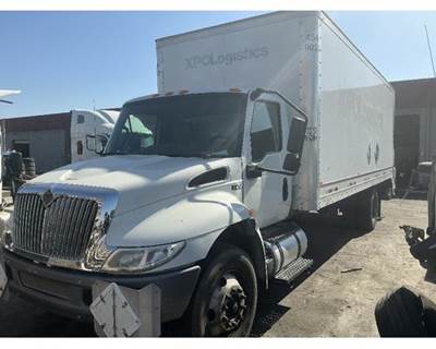 International LT625 Salvage Truck