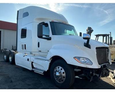 International LT625 Salvage Truck
