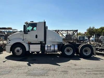 International RH613 Salvage Truck