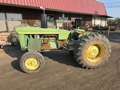 John Deere 2020 Salvage Truck