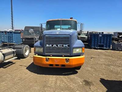 Mack CH612 Salvage Truck