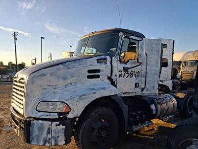 Mack Pinnacle CXU612 Salvage Truck