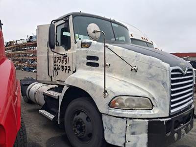 Mack Pinnacle CXU612 Salvage Truck