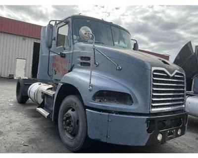 Mack Pinnacle CXU612 Salvage Truck