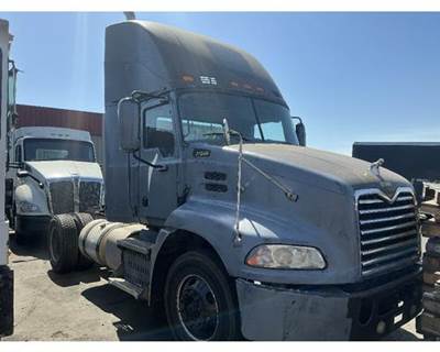 Mack Pinnacle CXU612 Salvage Truck