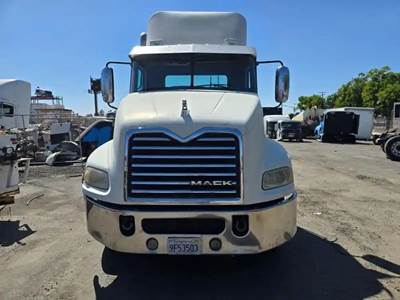 Mack Pinnacle CXU613 Salvage Truck