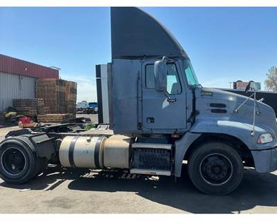 Mack Pinnacle CXU613 Salvage Truck