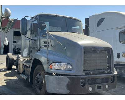 Mack Pinnacle CXU613 Salvage Truck