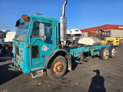 Peterbilt 320 Salvage Truck