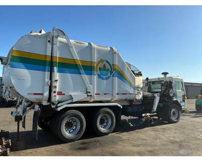 Peterbilt 320 Salvage Truck