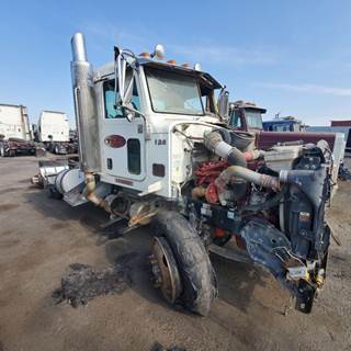 Peterbilt 384 Salvage Truck