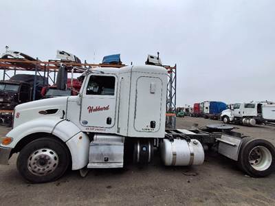 Peterbilt 384 Salvage Truck