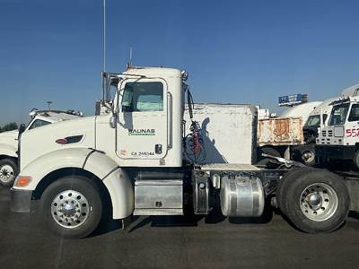 Peterbilt 384 Salvage Truck