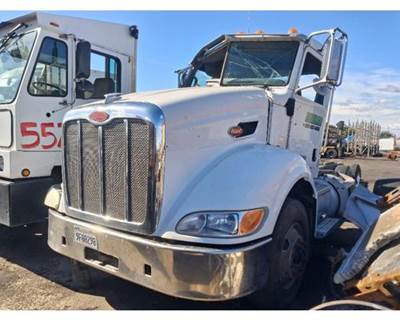Peterbilt 384 Salvage Truck