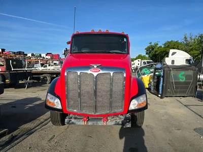 Peterbilt 579 Salvage Truck
