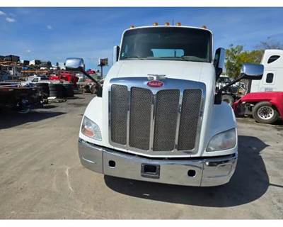 Peterbilt 579 Salvage Truck