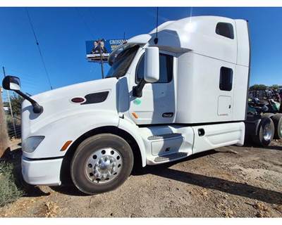 Peterbilt 579 Salvage Truck