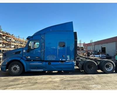 Peterbilt 579 Salvage Truck