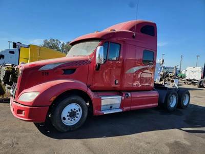 Peterbilt 587 Salvage Truck