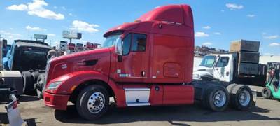 Peterbilt 587 Salvage Truck
