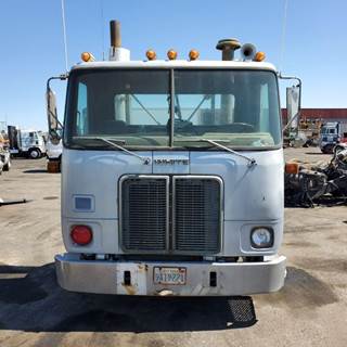 Volvo / WhiteGMC Salvage Truck
