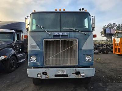 Volvo / WhiteGMC WHL Salvage Truck