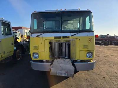 Volvo Coe Salvage Truck