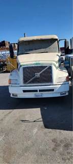 Volvo VN Salvage Truck