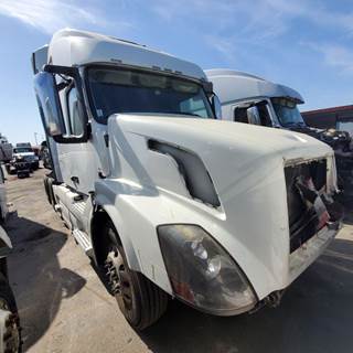Volvo VNL Salvage Truck