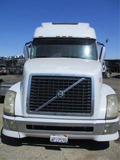 Volvo VNL Salvage Truck