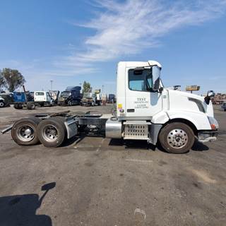 Volvo VNL Salvage Truck