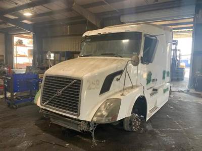 Volvo VNL Salvage Truck