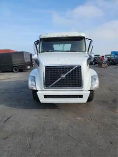 Volvo VNL Salvage Truck