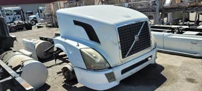 Volvo VNL Salvage Truck