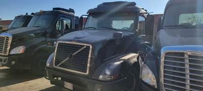 Volvo VNL Salvage Truck