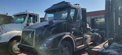 Volvo VNL Salvage Truck