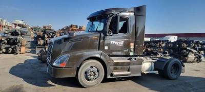 Volvo VNL Salvage Truck
