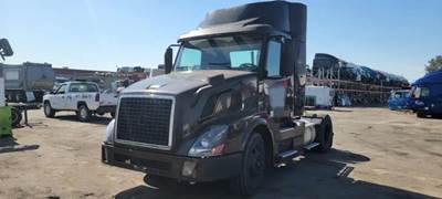 Volvo VNL Salvage Truck