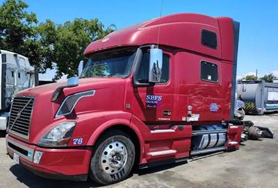 Volvo VNL Salvage Truck
