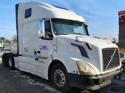 Volvo VNL Salvage Truck