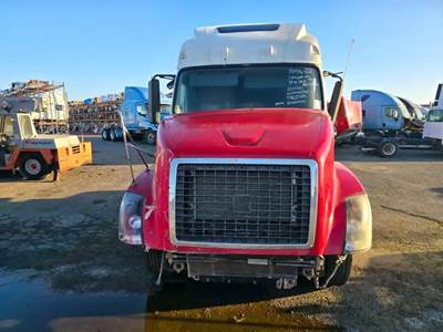 Volvo VNL Salvage Truck