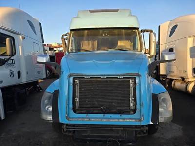 Volvo VNL Salvage Truck