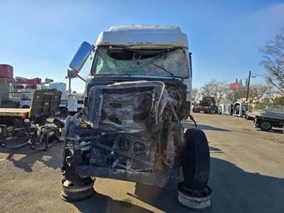 Volvo VNL Salvage Truck