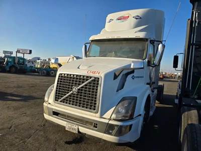 Volvo VNL Salvage Truck