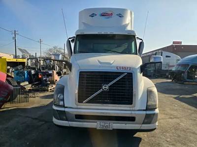 Volvo VNL Salvage Truck